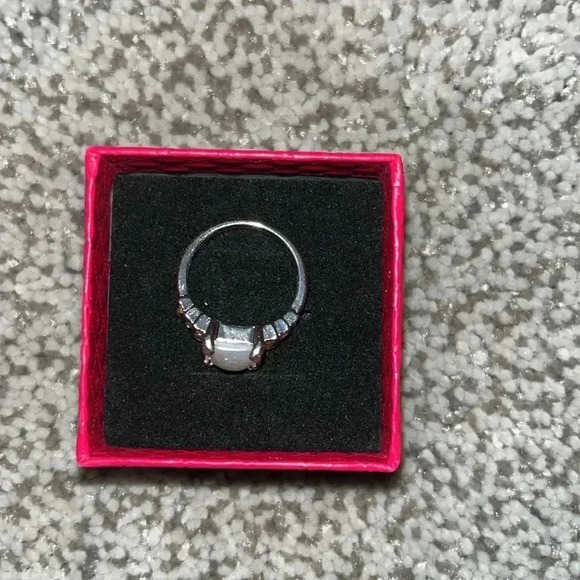 🆕 Sparkling Silver & Crystal Ring Size 7 - Picture 4 of 8